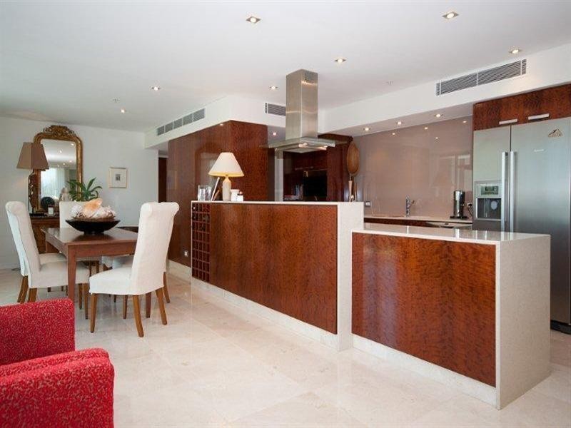 24 Hughes Avenue, Main Beach QLD 4217