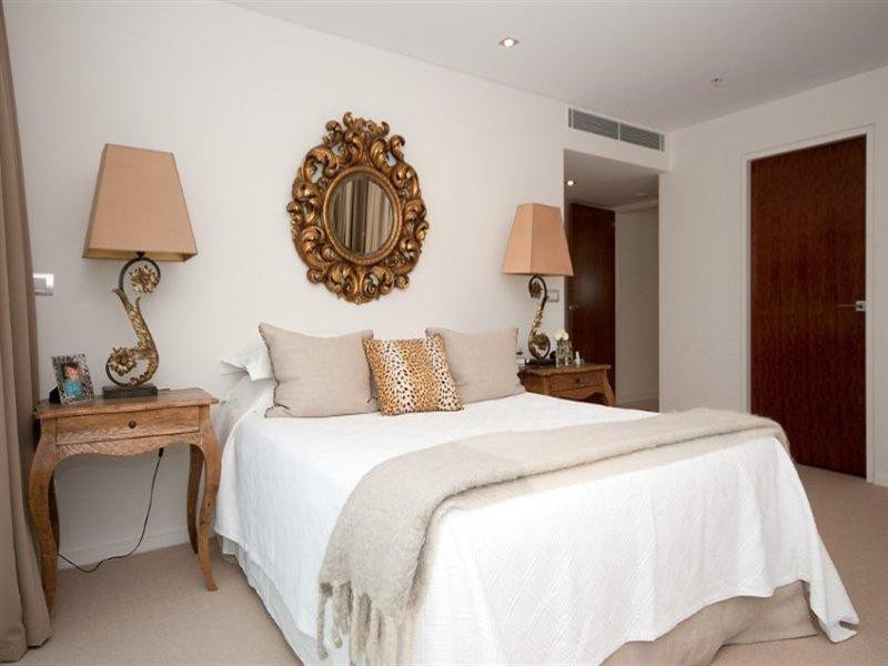 24 Hughes Avenue, Main Beach QLD 4217