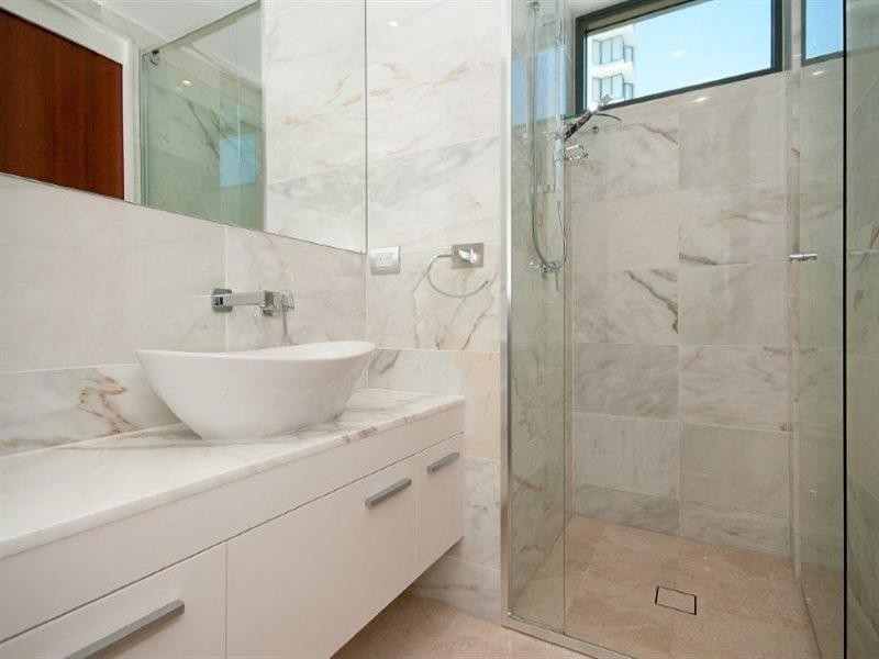 24 Hughes Avenue, Main Beach QLD 4217