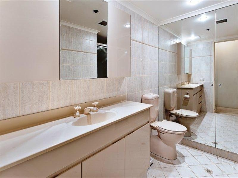 2 Admiralty Drive, Surfers Paradise QLD 4217