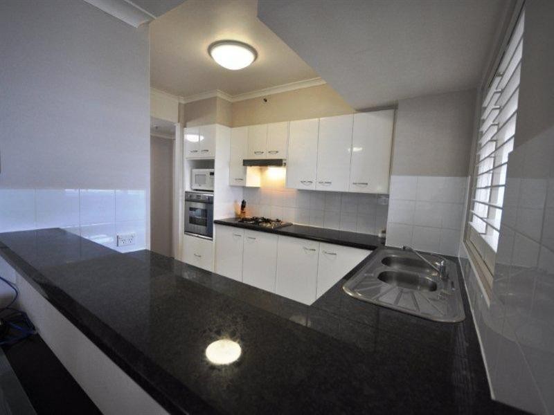 59 Pacific Street, Main Beach QLD 4217