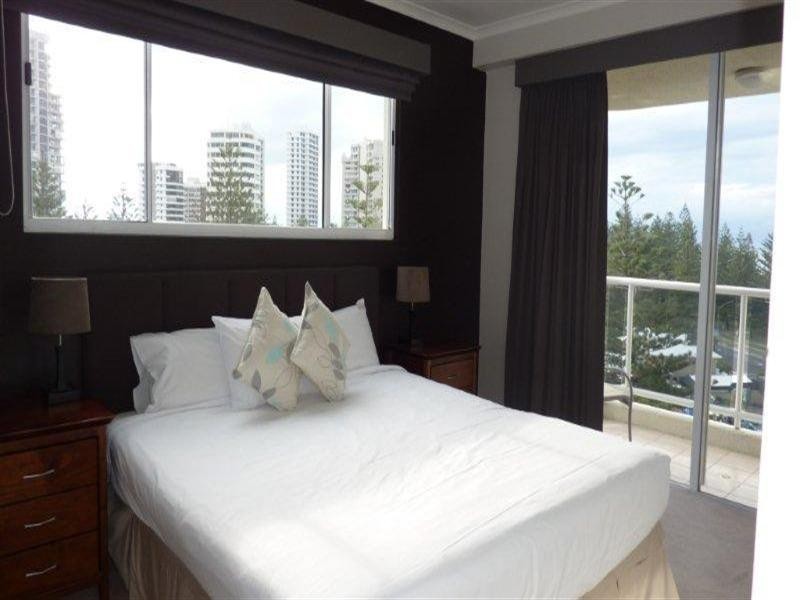 59 Pacific Street, Main Beach QLD 4217