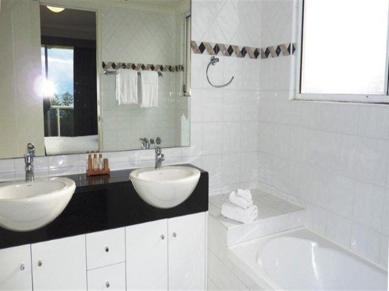 59 Pacific Street, Main Beach QLD 4217