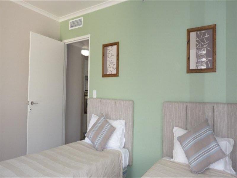 59 Pacific Street, Main Beach QLD 4217