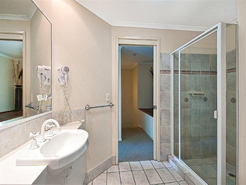 2 Fern Street, Surfers Paradise QLD 4217