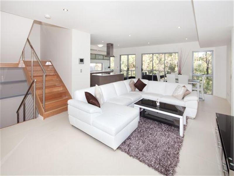 5 Tashey Court, Bundall QLD 4217