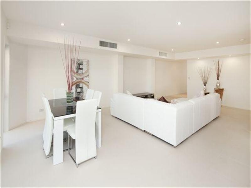 5 Tashey Court, Bundall QLD 4217