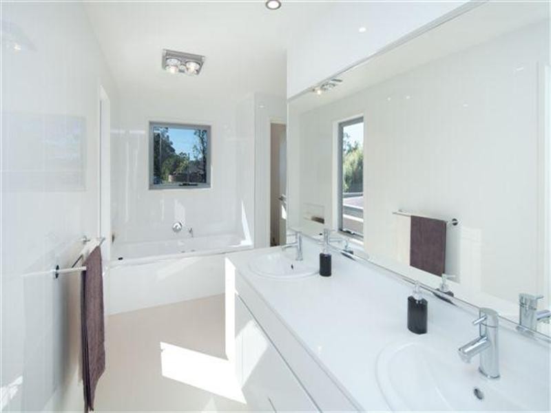 5 Tashey Court, Bundall QLD 4217