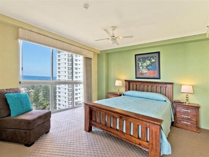 11 Hughes Avenue, Main Beach QLD 4217