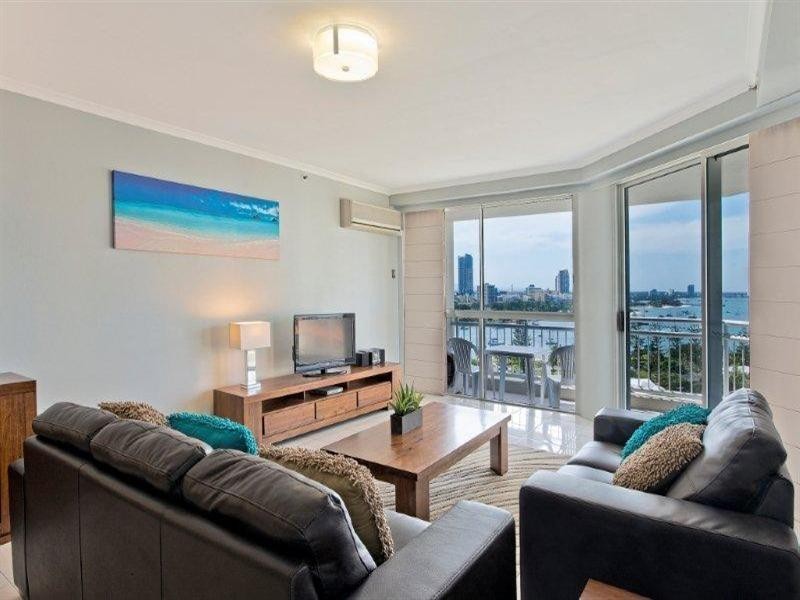 11 Hughes Avenue, Main Beach QLD 4217