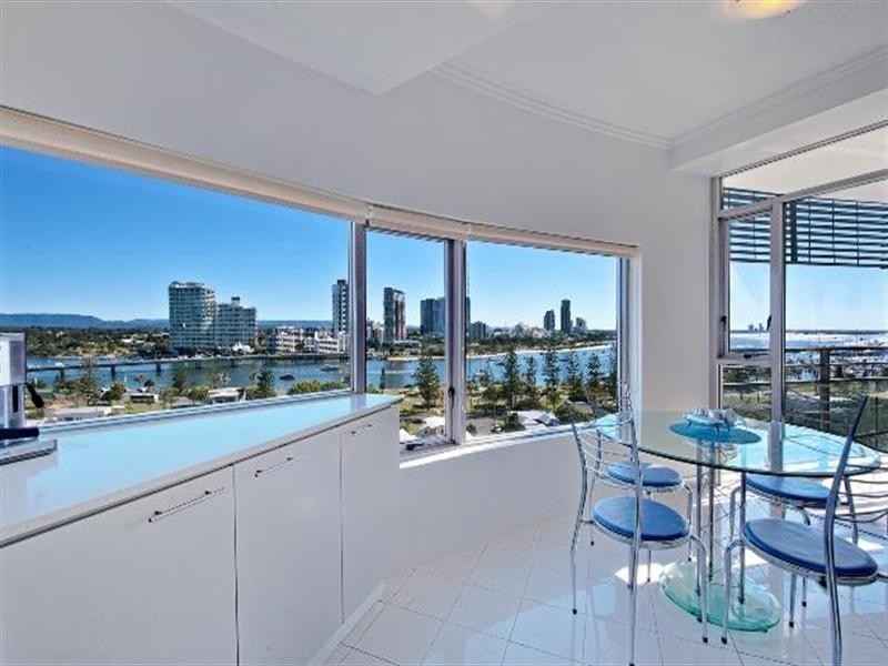 1 Lennie Avenue, Main Beach QLD 4217