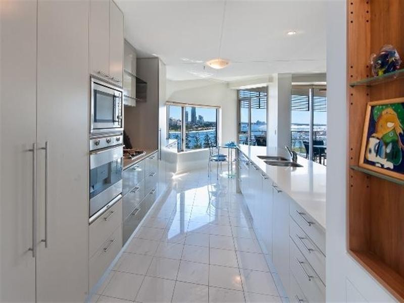 1 Lennie Avenue, Main Beach QLD 4217