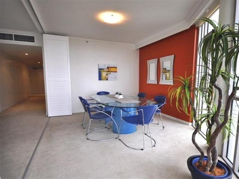 1 Lennie Avenue, Main Beach QLD 4217