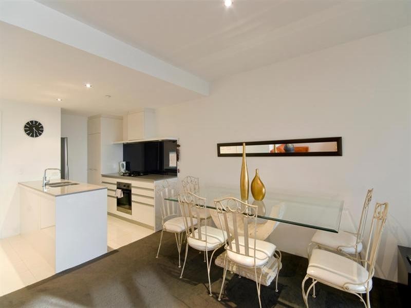 9 Ferny Avenue, Surfers Paradise QLD 4217