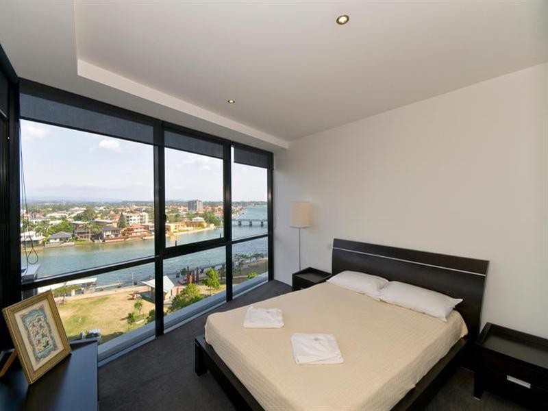 9 Ferny Avenue, Surfers Paradise QLD 4217