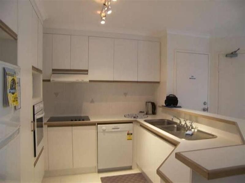 1 Cronin Avenue, Main Beach QLD 4217