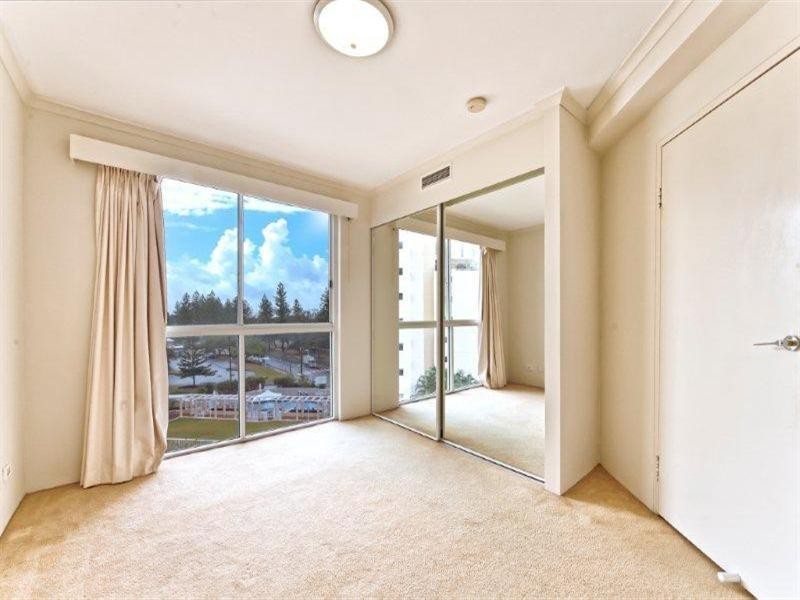 59 Pacific Street, Main Beach QLD 4217
