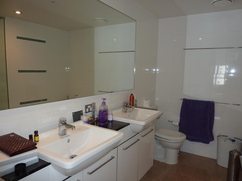 22 Surf Parade, Broadbeach QLD 4218