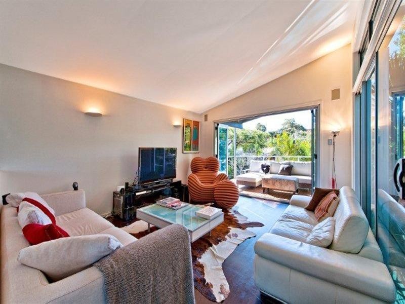 19 Yacht Street, Southport QLD 4215