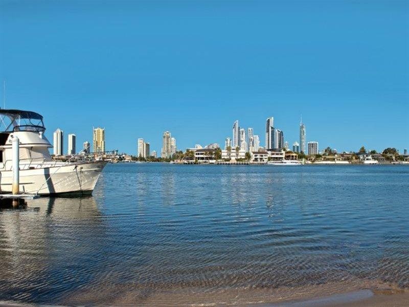 19 Yacht Street, Southport QLD 4215
