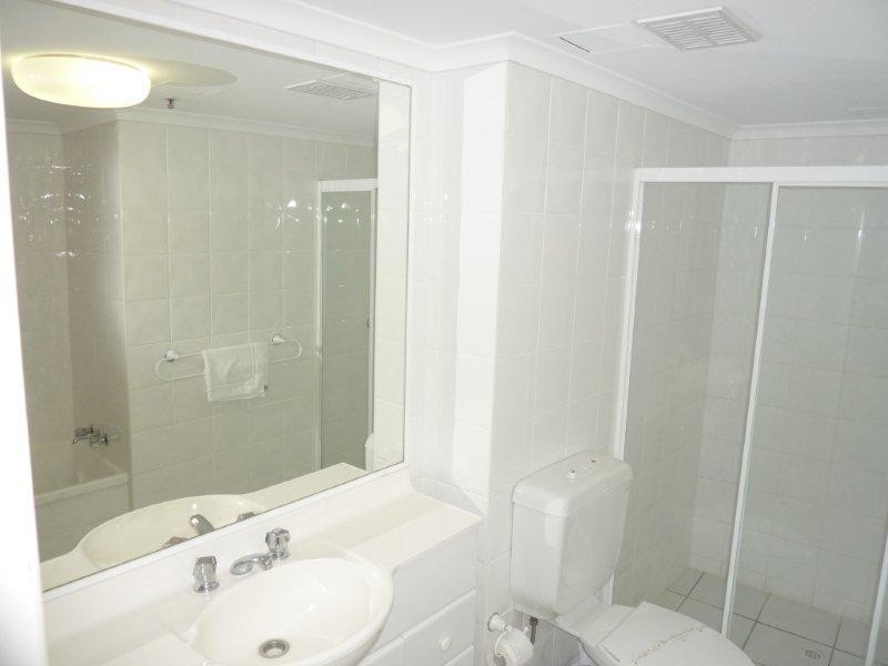 29 Woodroffe Avenue, Main Beach QLD 4217