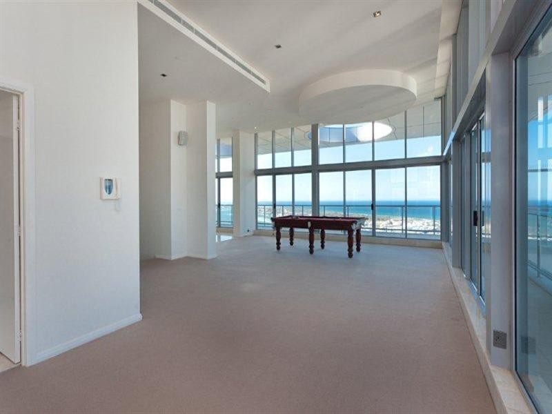 1 Como Crescent, Southport QLD 4215