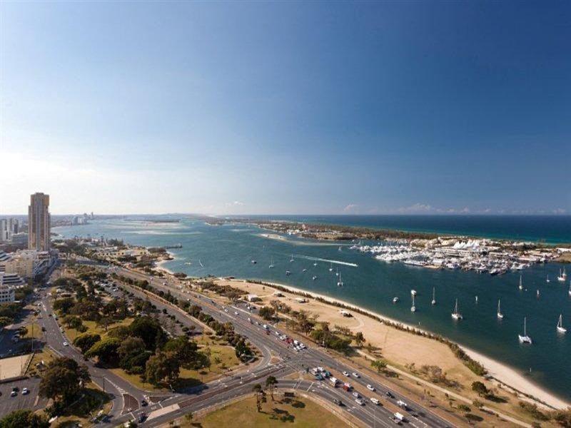 1 Como Crescent, Southport QLD 4215