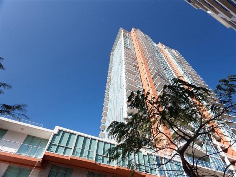 1 Como Crescent, Southport QLD 4215