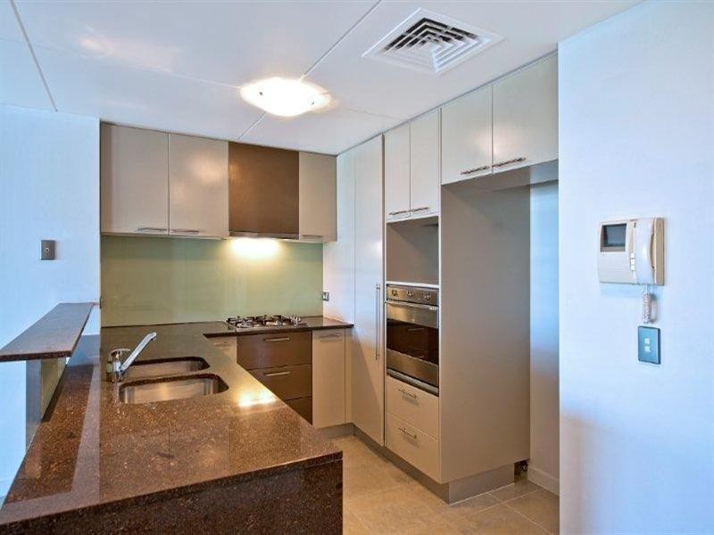 1 Lennie Avenue, Main Beach QLD 4217