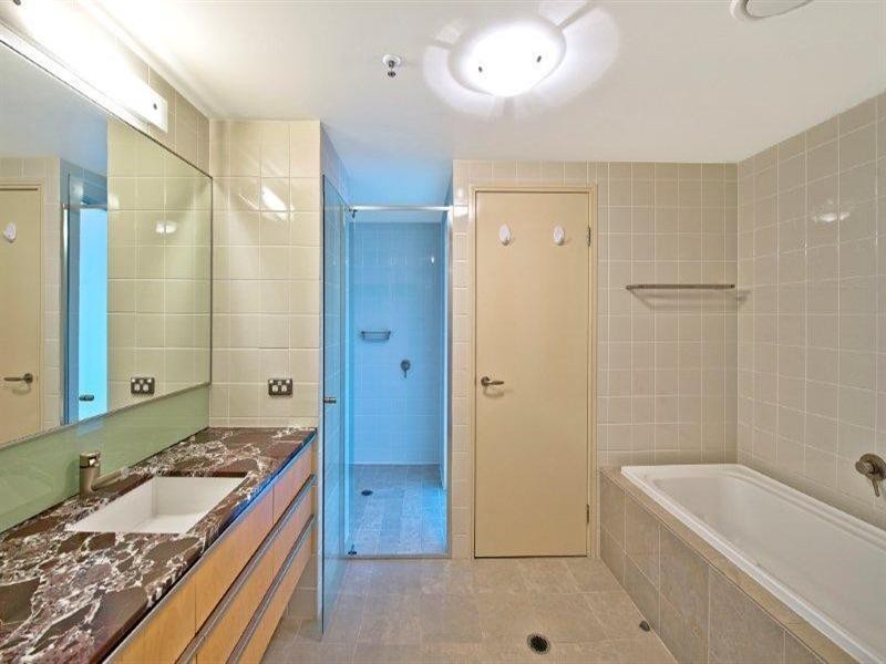 1 Lennie Avenue, Main Beach QLD 4217