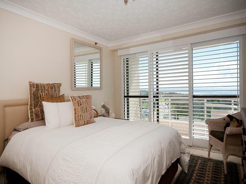 3 Cunningham Avenue, Main Beach QLD 4217