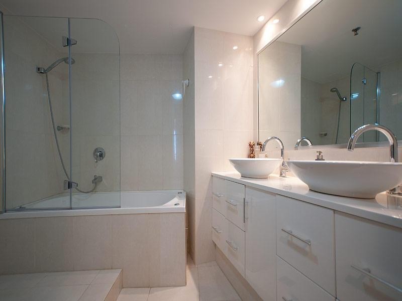 3 Cunningham Avenue, Main Beach QLD 4217