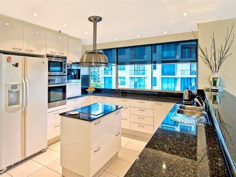 1 Peak Avenue, Main Beach QLD 4217