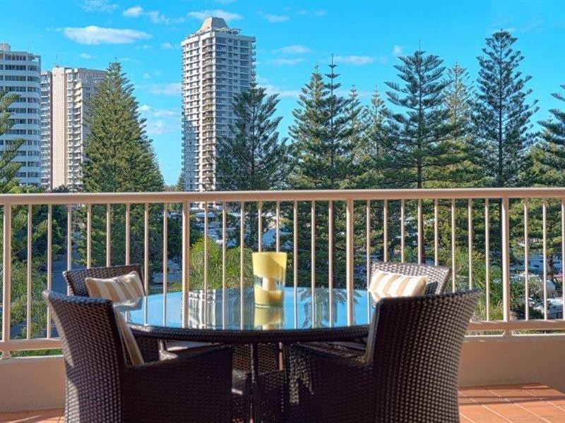 1 Peak Avenue, Main Beach QLD 4217