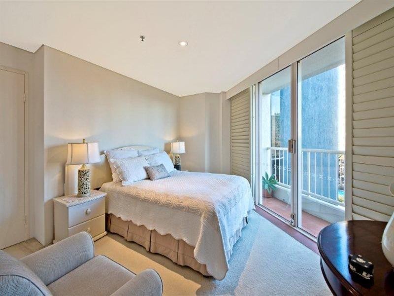 1 Peak Avenue, Main Beach QLD 4217
