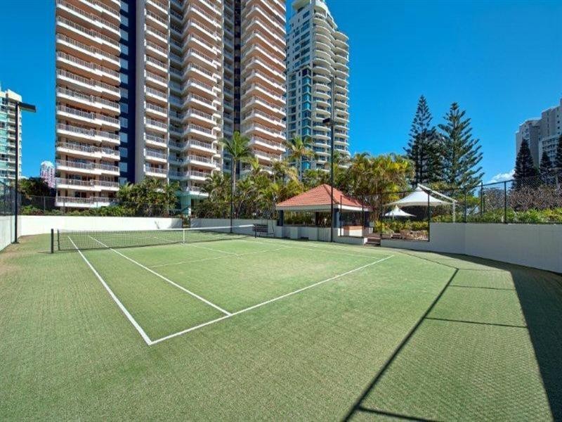1 Peak Avenue, Main Beach QLD 4217