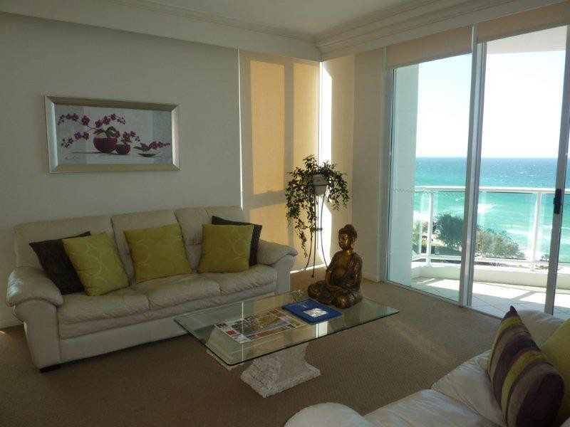 5 Woodroffe Avenue, Main Beach QLD 4217