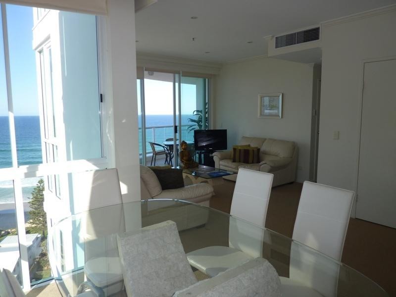 5 Woodroffe Avenue, Main Beach QLD 4217