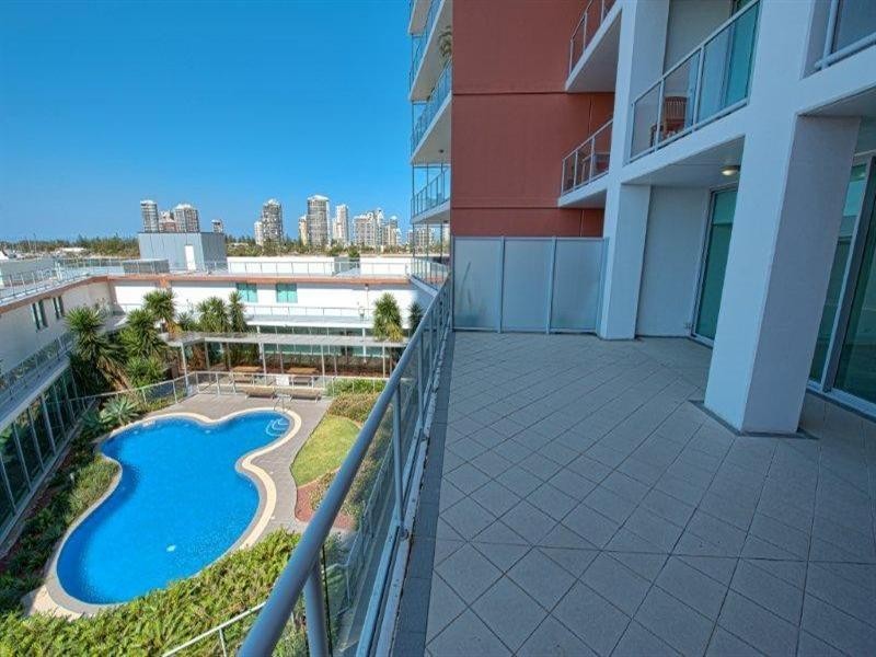 1 Como Crescent, Southport QLD 4215