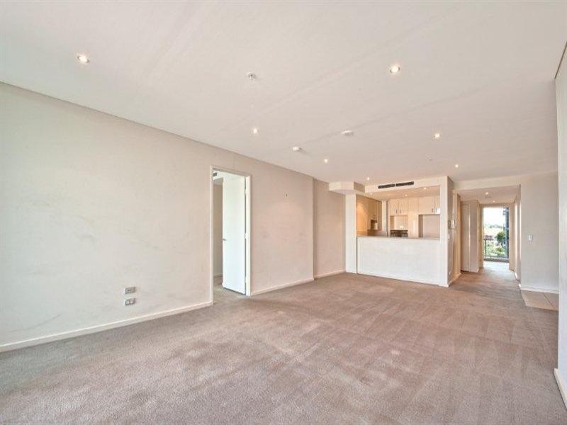 1 Como Crescent, Southport QLD 4215