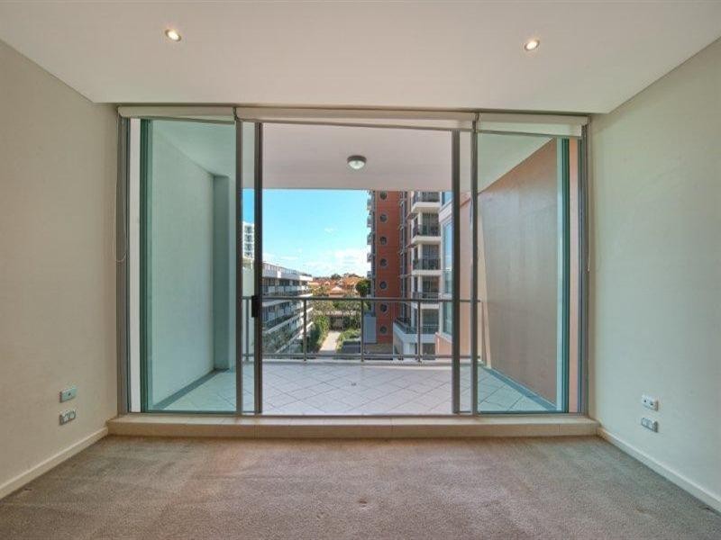 1 Como Crescent, Southport QLD 4215