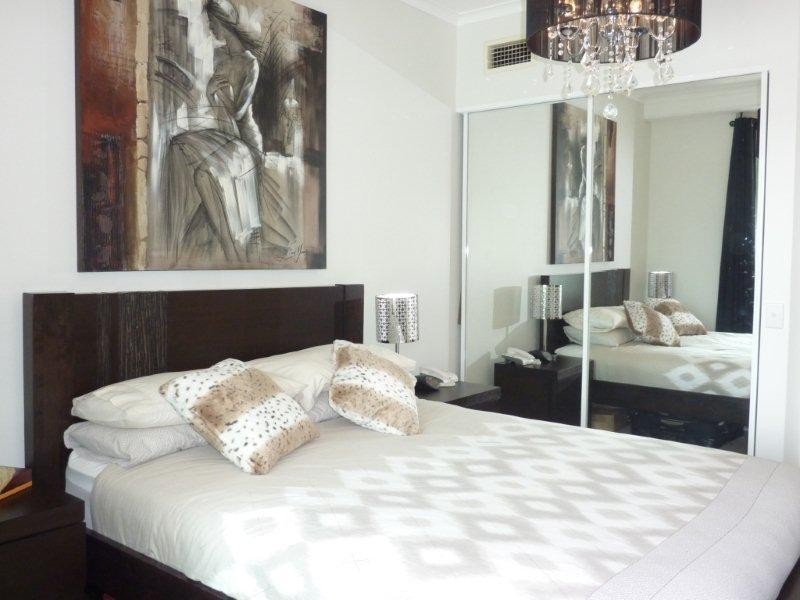 52 Pacific Street, Main Beach QLD 4217