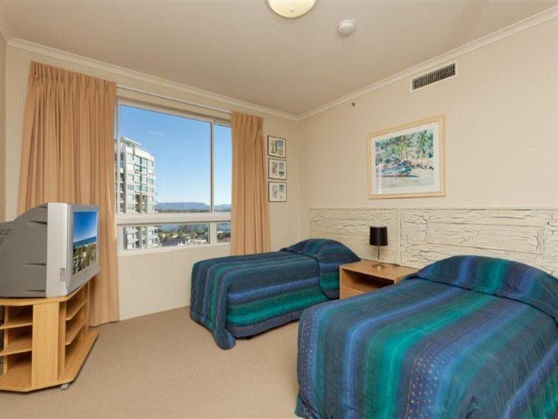 1 Hughes Avenue, Main Beach QLD 4217