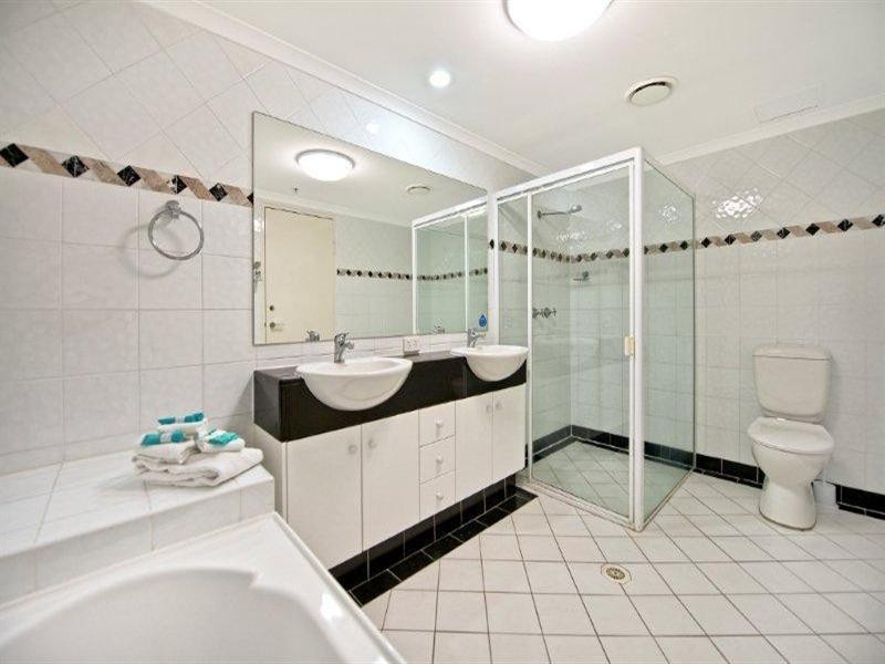 59 Pacific Street, Main Beach QLD 4217