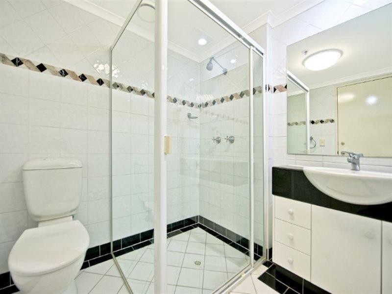 59 Pacific Street, Main Beach QLD 4217