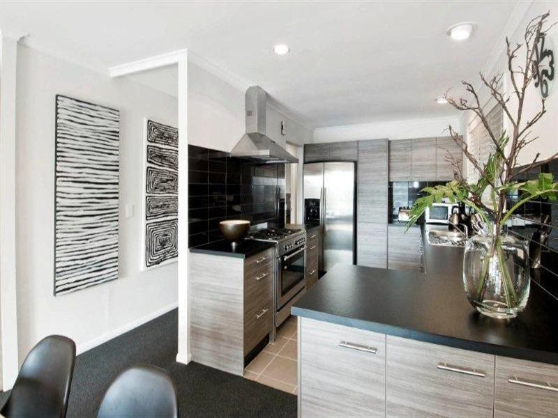12 The Promenade, Isle Of Capri QLD 4217