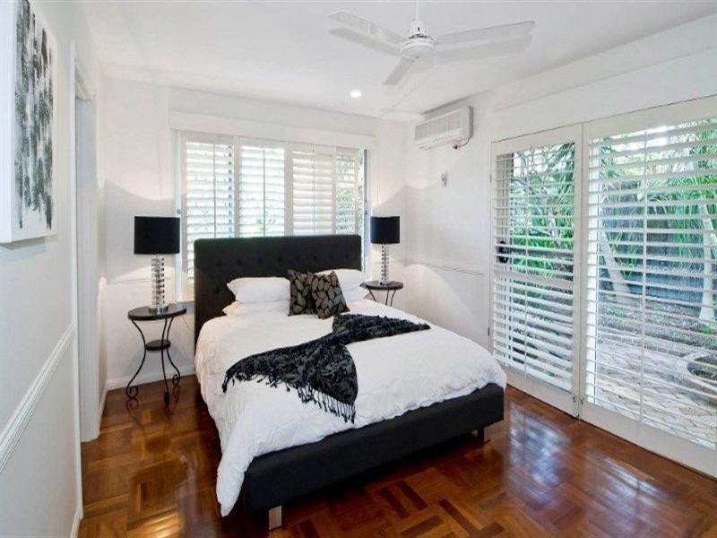 12 The Promenade, Isle Of Capri QLD 4217