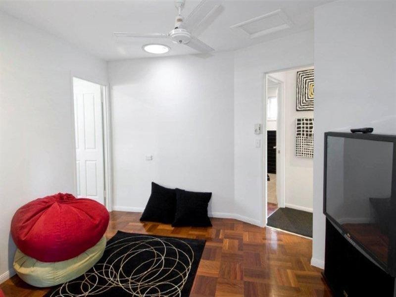 12 The Promenade, Isle Of Capri QLD 4217
