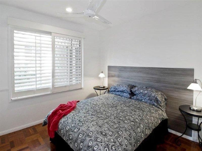 12 The Promenade, Isle Of Capri QLD 4217