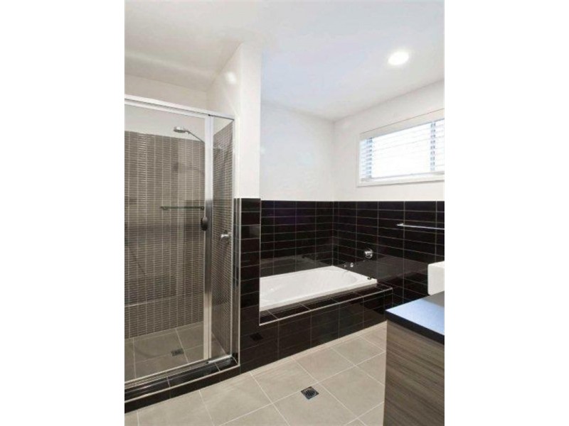 12 The Promenade, Isle Of Capri QLD 4217
